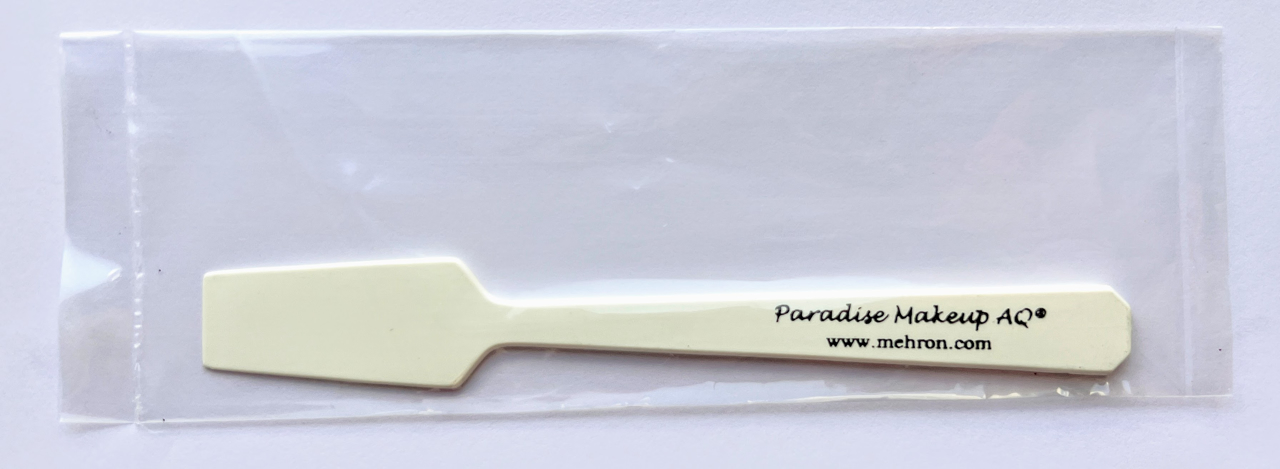 Picture of Mehron Makeup Plastic Mixing Spatula (5'' x  0.5'') - 1pc